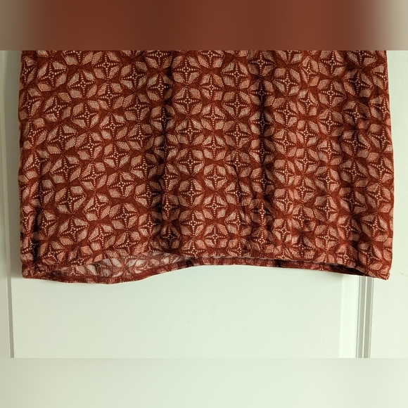 EUC-Maurices-Rust Patterned Blouse With Flutter Sleeves And Elastic Waist - Picture 5 of 12